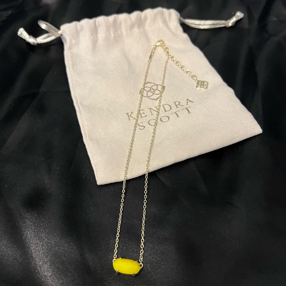 Kendra Scott Eliza Gold Pendant Necklace in Bright Yellow!!!